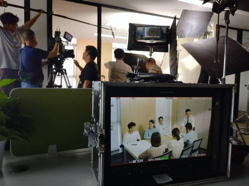 太康县TVC拍摄公司：科技产品视觉化大师，诠释未来感与功能美学